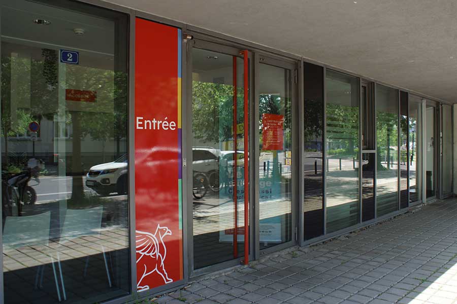 Entrée du Crédit Municipal de Nantes situé au 2, rue Marcel Paul à Nantes